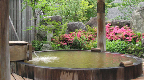 Cypress open-air baths (Iimori-no-Yu)